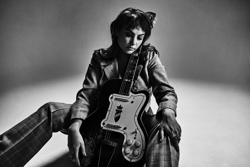 ANGEL OLSEN PREZENTUJE DRUGI ZWIASTUN MUZYCZNY KRĄŻKA "WHOLE NEW MESS"