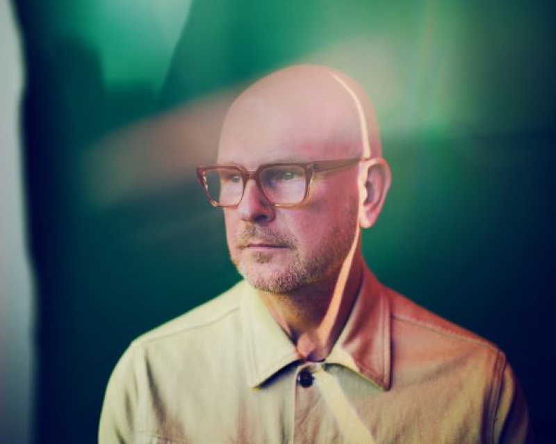 PHILIP SELWAY, PERKUSISTA RADIOHEAD, PREZENTUJE TELEDYSK DO &quot;CHECK FOR SIGNS OF LOVE&quot;