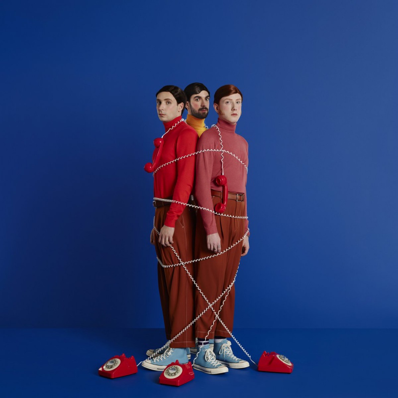 TWO DOOR CINEMA CLUB PREZENTUJE "ONCE" PRZED PREMIERĄ NOWEGO KRĄŻKA