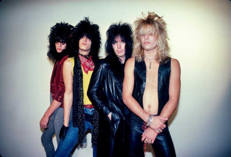 MÖTLEY CRÜE ŚWIĘTUJĄ 45-LECIE Z DEFINITYWNĄ, LIMITOWANĄ EDYCJĄ DELUXE TOO FAST FOR LOVE