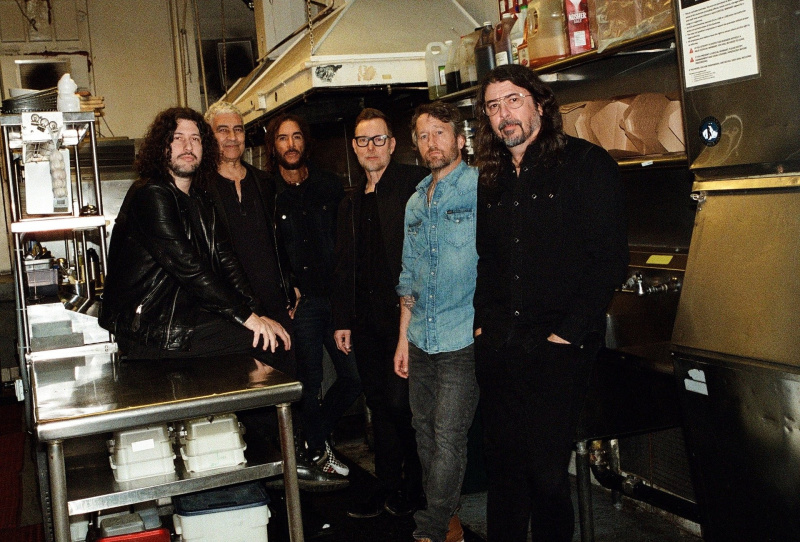 Foo Fighters: "Your Favorite Toy"