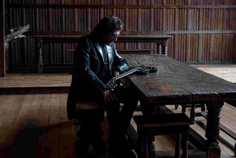 Tony Iommi. Premiera najnowszego albumu "From The Dark"