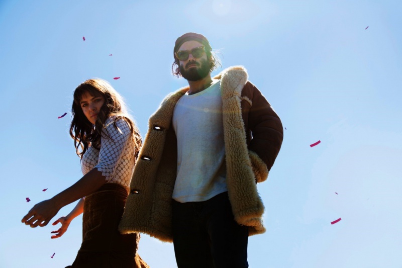 ANGUS &amp; JULIA STONE KLIP DO “SNOW”