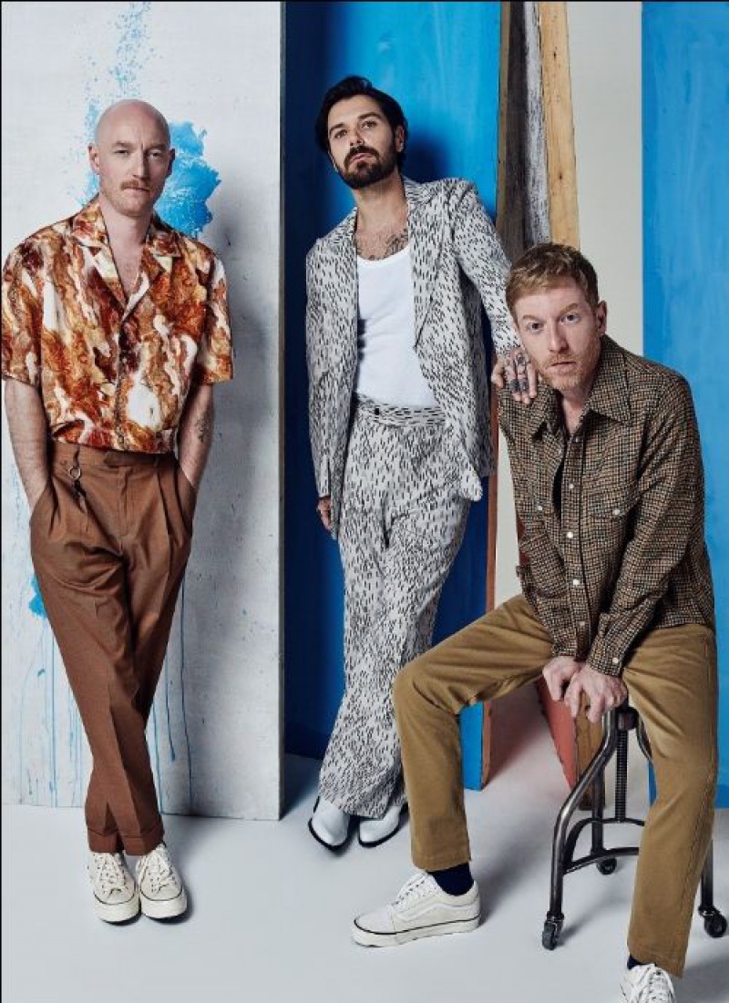 B I F F Y C L Y R O przedstawia nowy singiel "Instant History"