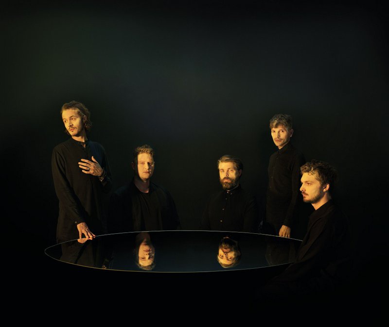 EDITORS PREZENTUJE KLIP DO &quot;UPSIDE DOWN&quot;