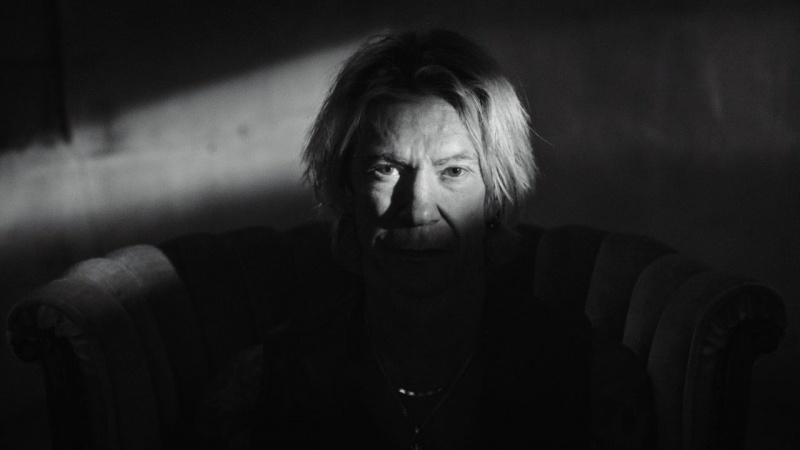 DUFF MCKAGAN PREZENTUJE “LONGFEATHER” NOWY UTWÓR I TELEDYSK