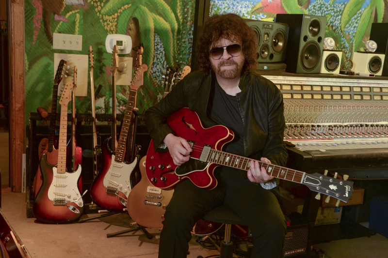 JEFF LYNNE'S ELO - słynny koncert w Wembley Arena nareszcie do obejrzenia w zaciszu domowym!