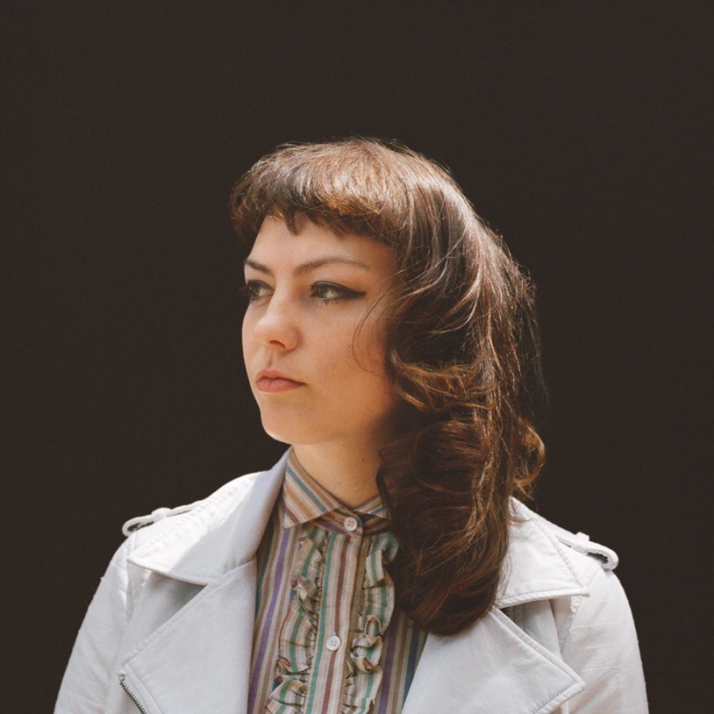 ANGEL OLSEN POWRACA Z „MY WOMAN”