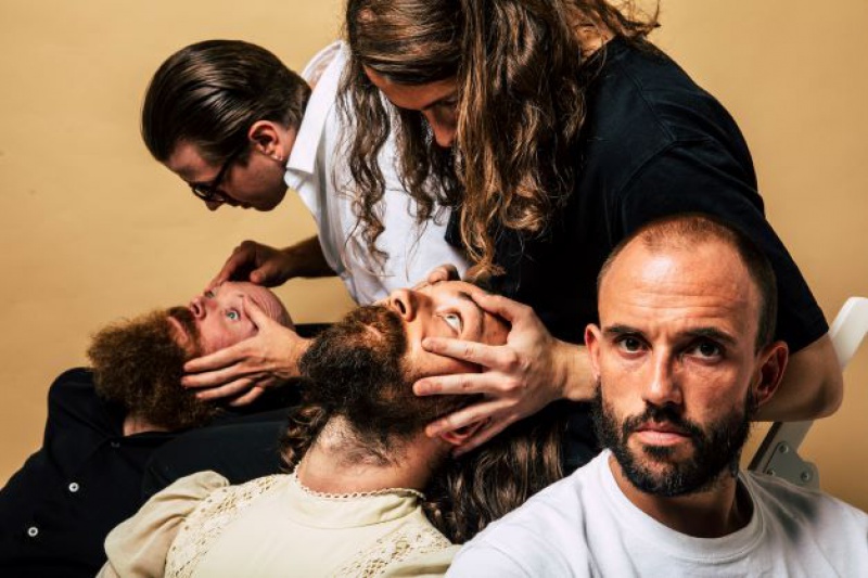 IDLES PREZENTUJĄ DRUGĄ CZĘŚĆ TELEDYSKU, KTÓRA POWSTAŁA DO UTWORU &quot;THE BEACHLAND BALLROOM&quot; POBIERZ &quot;THE BEACHLAND BALLROOM&quot;