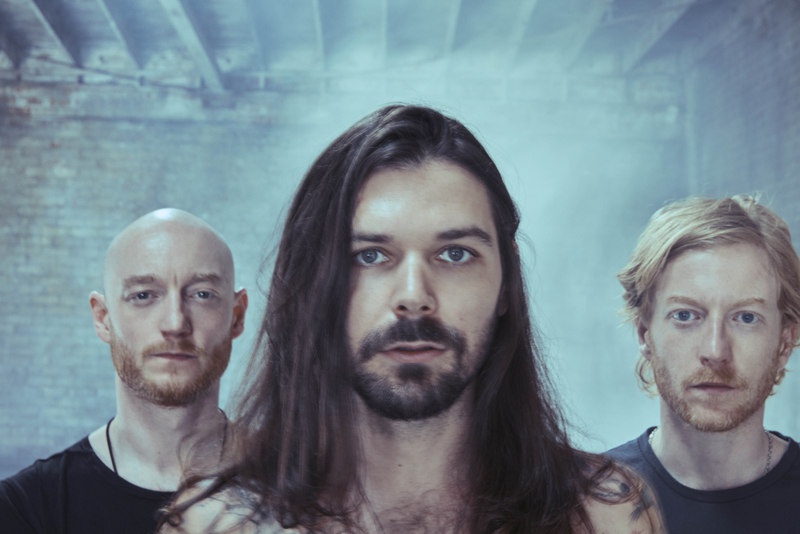 Tajemnicza kobieta z wokalistą Biffy Clyro Zobacz teledysk do przebojowej piosenki "Re-Arrange"