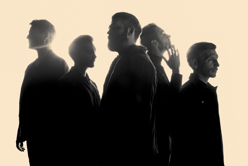 EDITORS PREZENTUJE „DARKNESS AT THE DOOR”